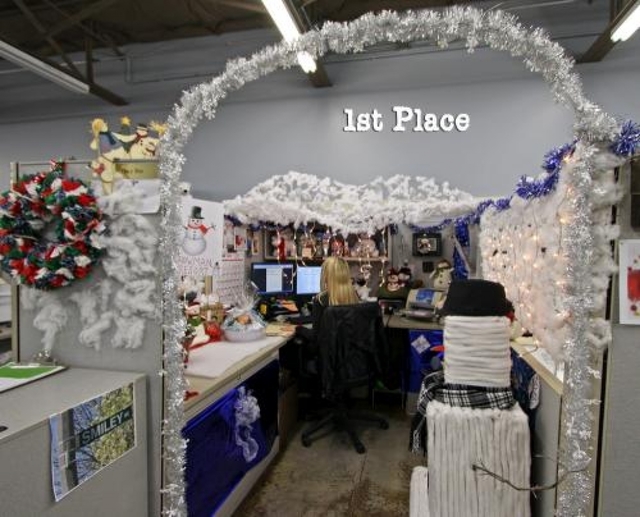 60 Gorgeous Office Christmas Decorating Ideas > Detectview