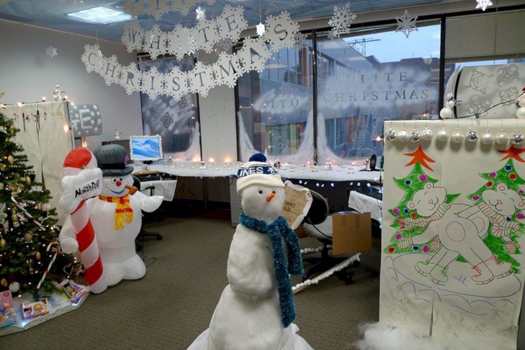 60 Gorgeous Office Christmas Decorating Ideas > Detectview