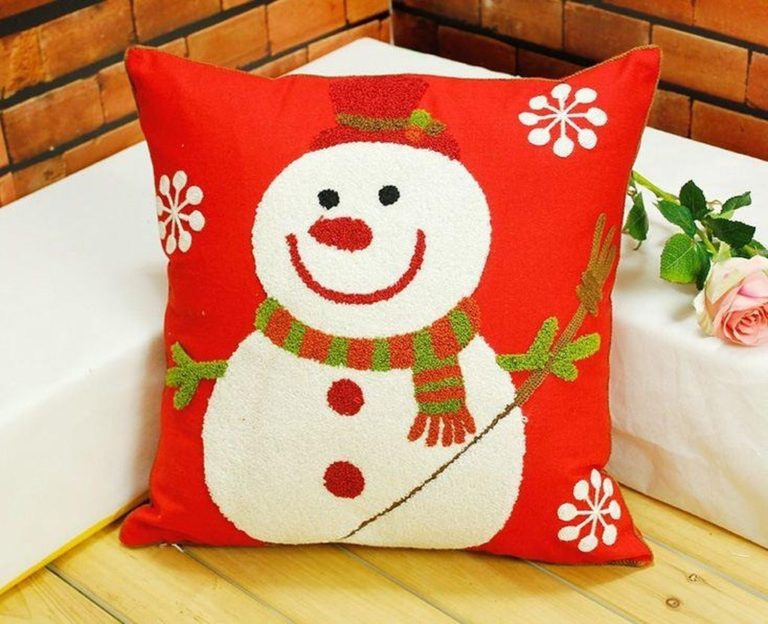 35 Gleaming Red Christmas Throw Pillows Ideas