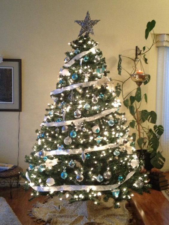 65 Blue Christmas Tree Ideas to give your holiday adorned home a ...